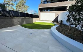 Modern 2Br Oasis - Walk To Mq Uni & Hospital